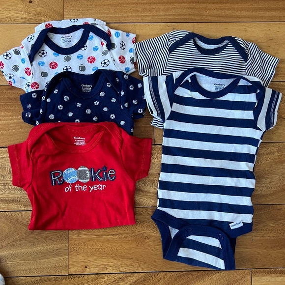 NWOT Gerber 0-3M Bundle Baby Boy Stripes Cars Sports Prints - Picture 11 of 11